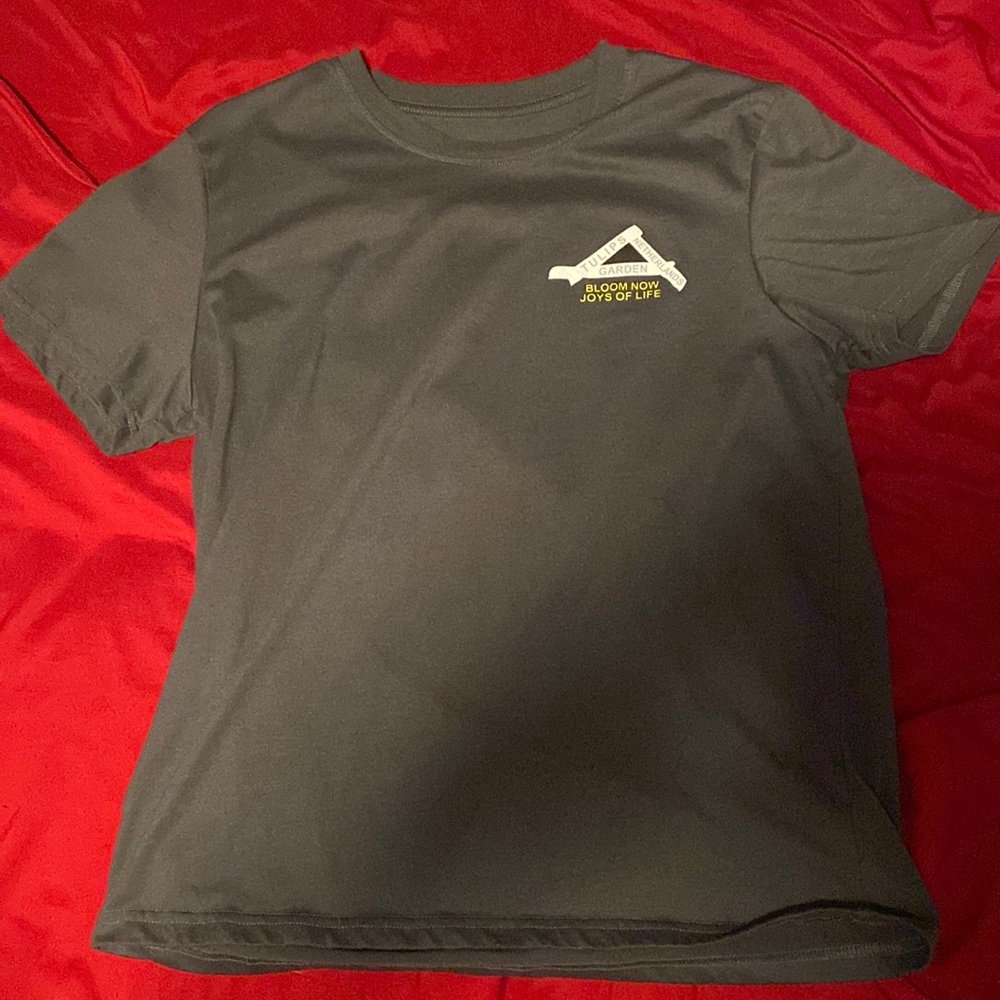 GARDEN TEE|| SIZE SMALL|| GREAT CONDITION